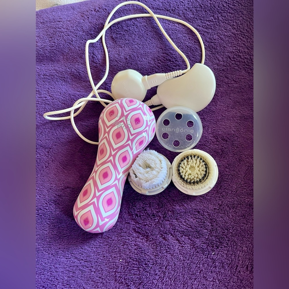 Clarisonic Mia 2 facial cleansing device